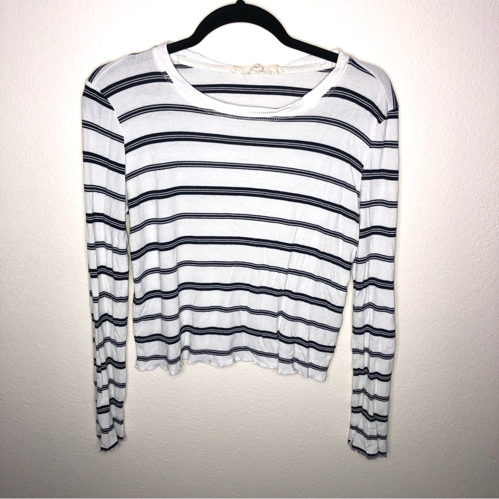 Pre-owned pink rose White with Navy blue stripes long sleeved crop top